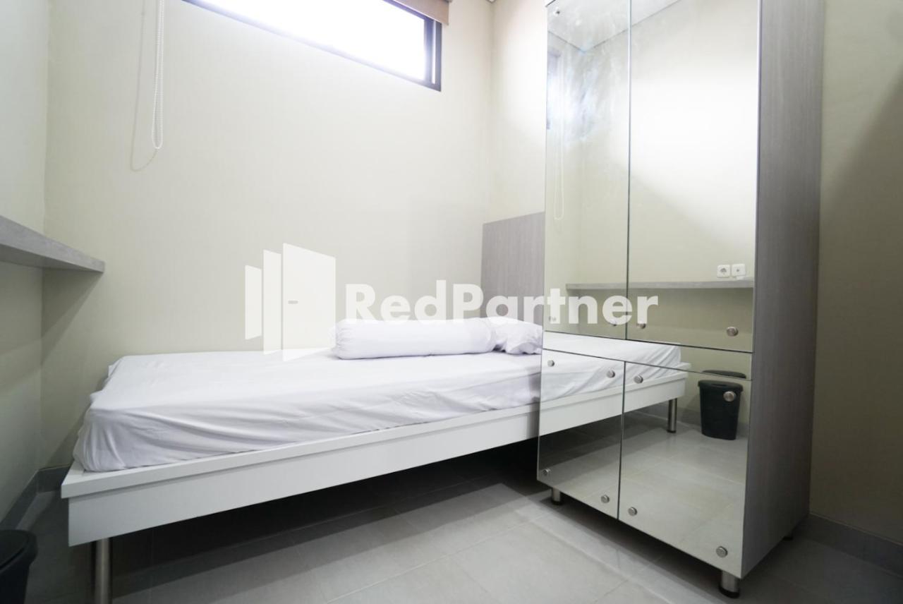 Tomang Gelong Guest House Syariah Mitra Reddoorz 자카르타 외부 사진